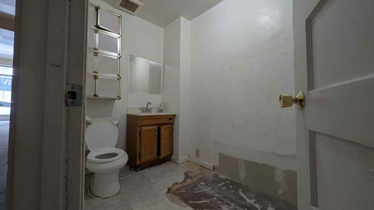 1212 Powell St - Photo 3 of 12