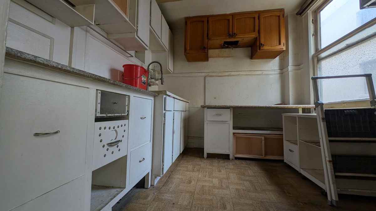 1212 Powell St - Photo 4 of 12