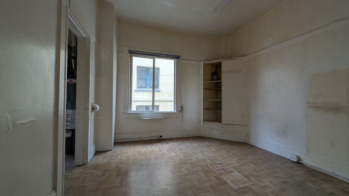 1212 Powell St - Photo 6 of 12