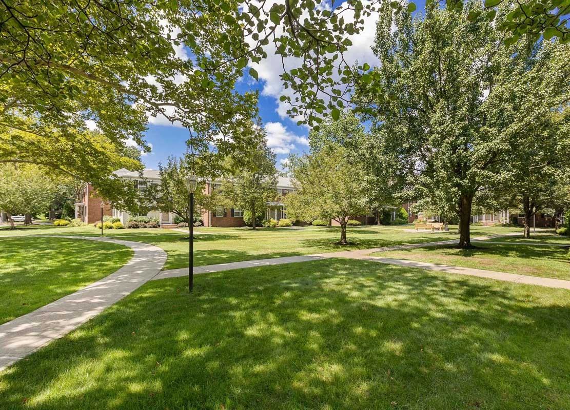 Lakeview Apartments - Photo 5 of 39