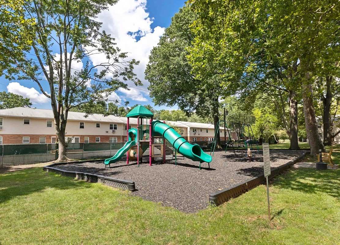 Lakeview Apartments - Photo 6 of 39