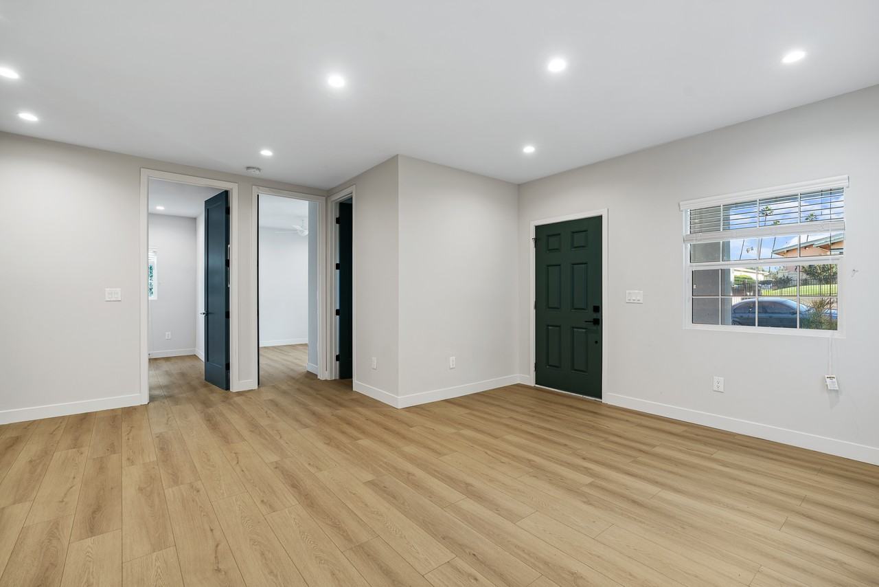 1427 Edgecliffe Drive #1/2 - Photo 6 of 10
