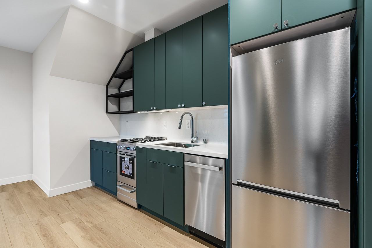 1427 Edgecliffe Drive #1/2 - Photo 3 of 10