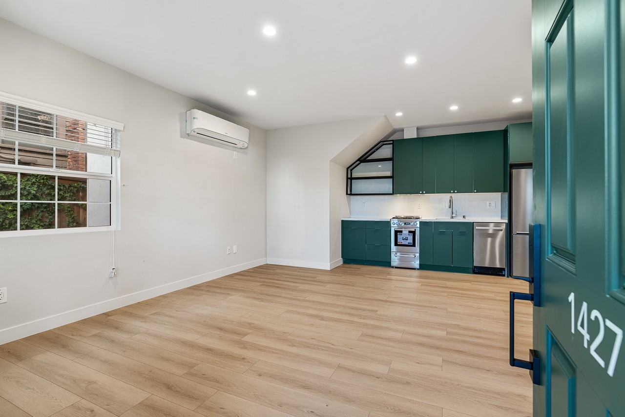 1427 Edgecliffe Drive #1/2 - Photo 5 of 10