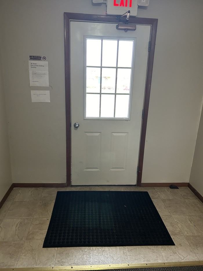 1304 W Jefferson St #4 - Photo 2 of 12