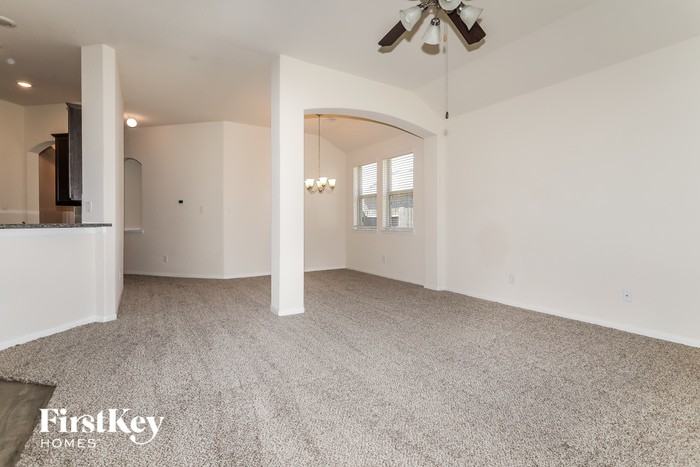 15149 Meadow Gln S - Photo 2 of 15