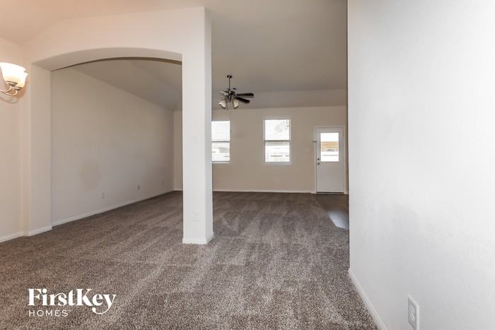 15149 Meadow Gln S - Photo 3 of 15