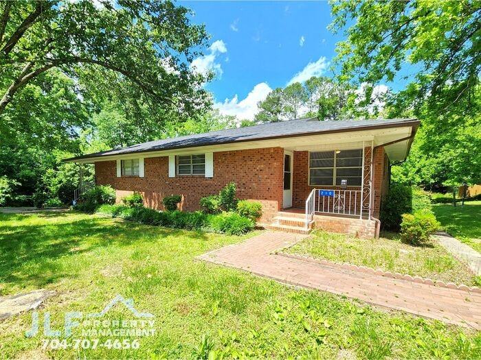 210 N Salisbury Ave - Photo 2 of 23