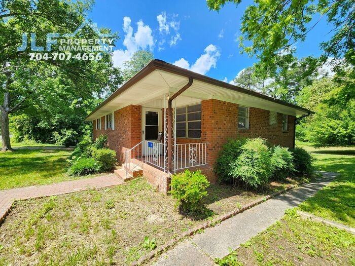 210 N Salisbury Ave - Photo 3 of 23