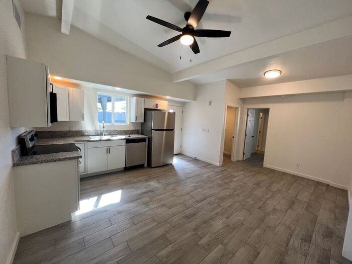 4809 E 4th St #2 - Photo 2 of 11