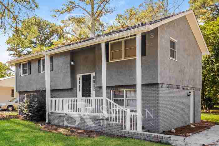 1194 Roscoe Rd - Photo 3 of 16