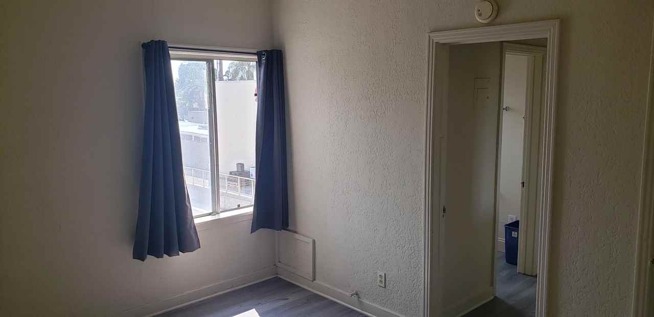 3418 E 7th St #6 - Photo 6 of 16