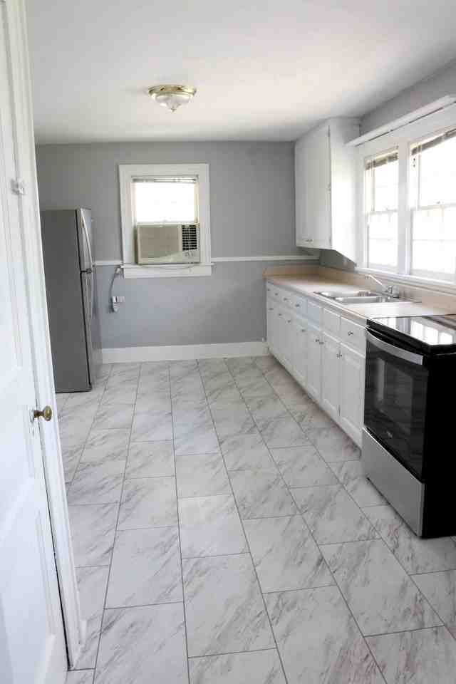 210 W Poplar St #B - Photo 7 of 12