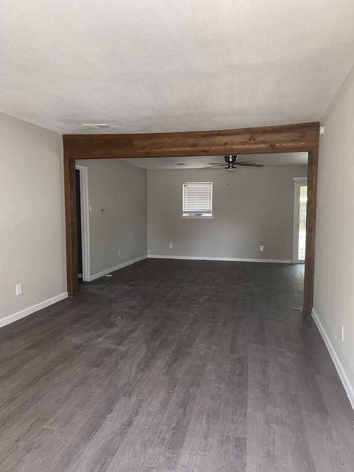 2721 Ash Park Dr - Photo 4 of 16