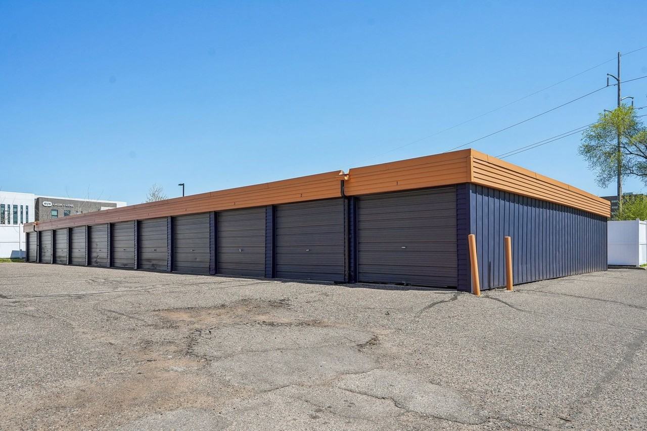 Park West Apartments - Photo 7 of 27