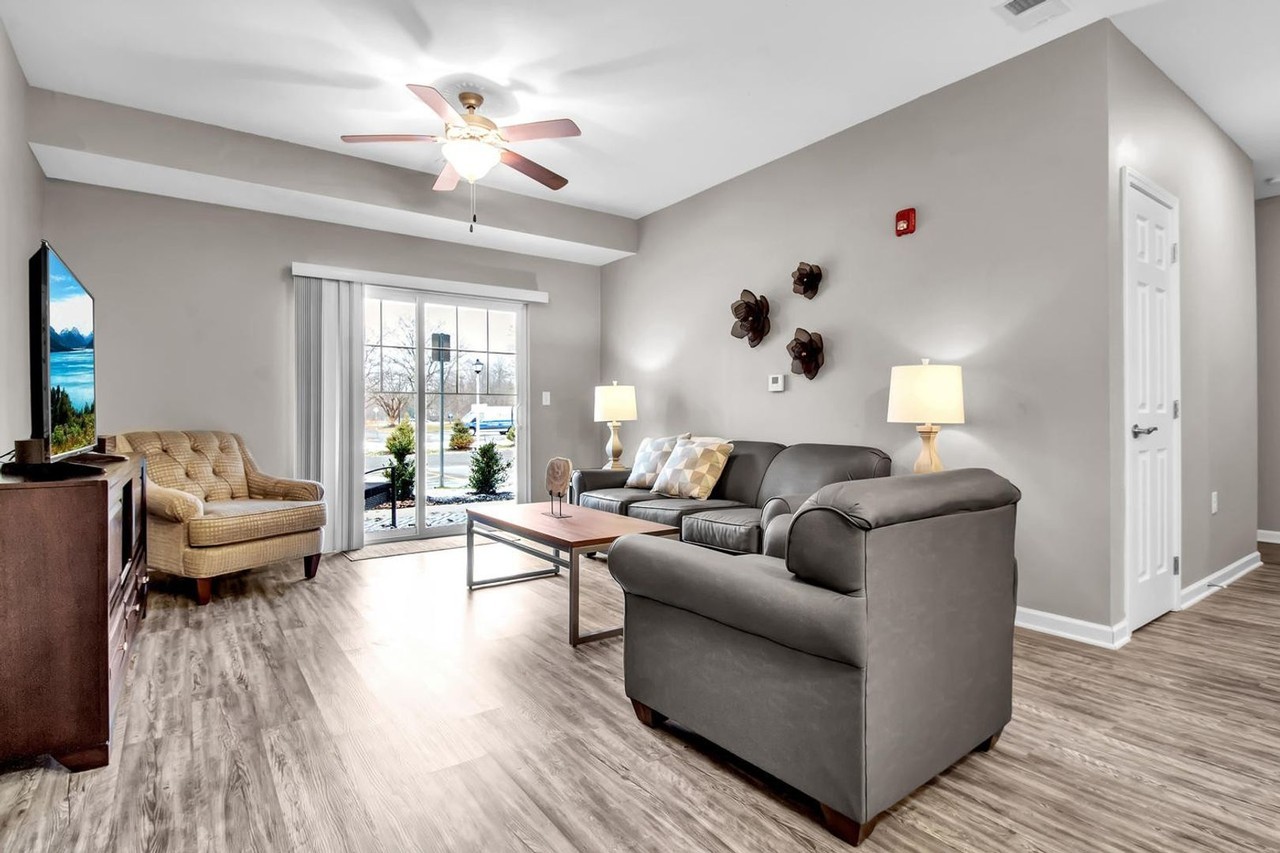The Parkway Apartments - Photo 6 of 13