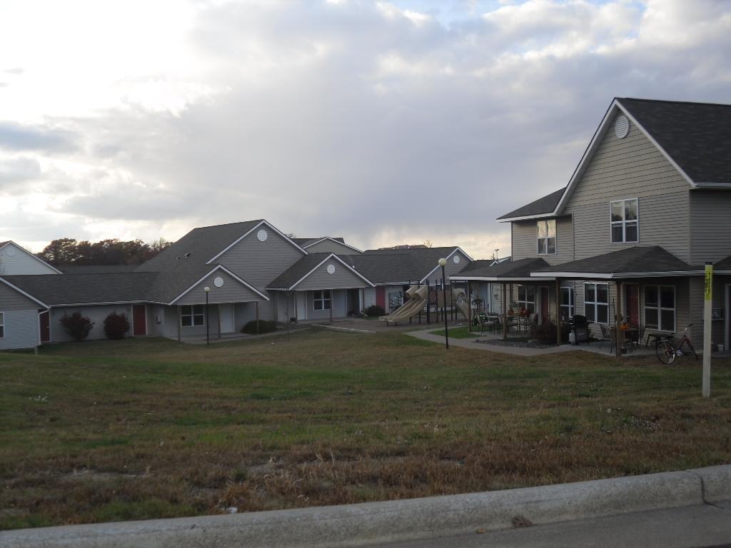 St. Croix Falls Town Homes - Photo 2 of 2