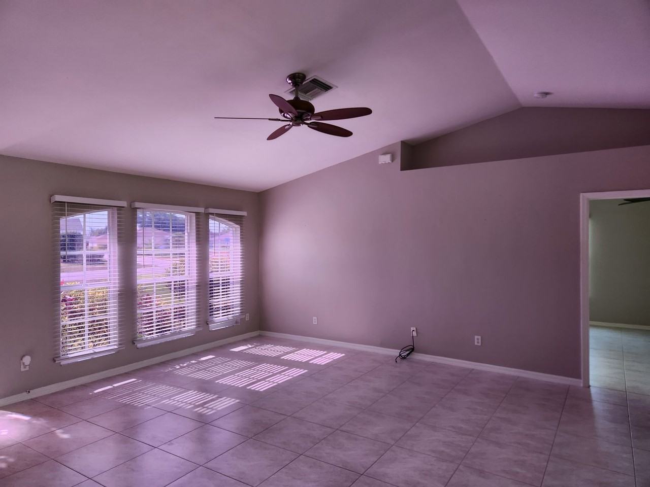 567 Charwood Ave S - Photo 4 of 19
