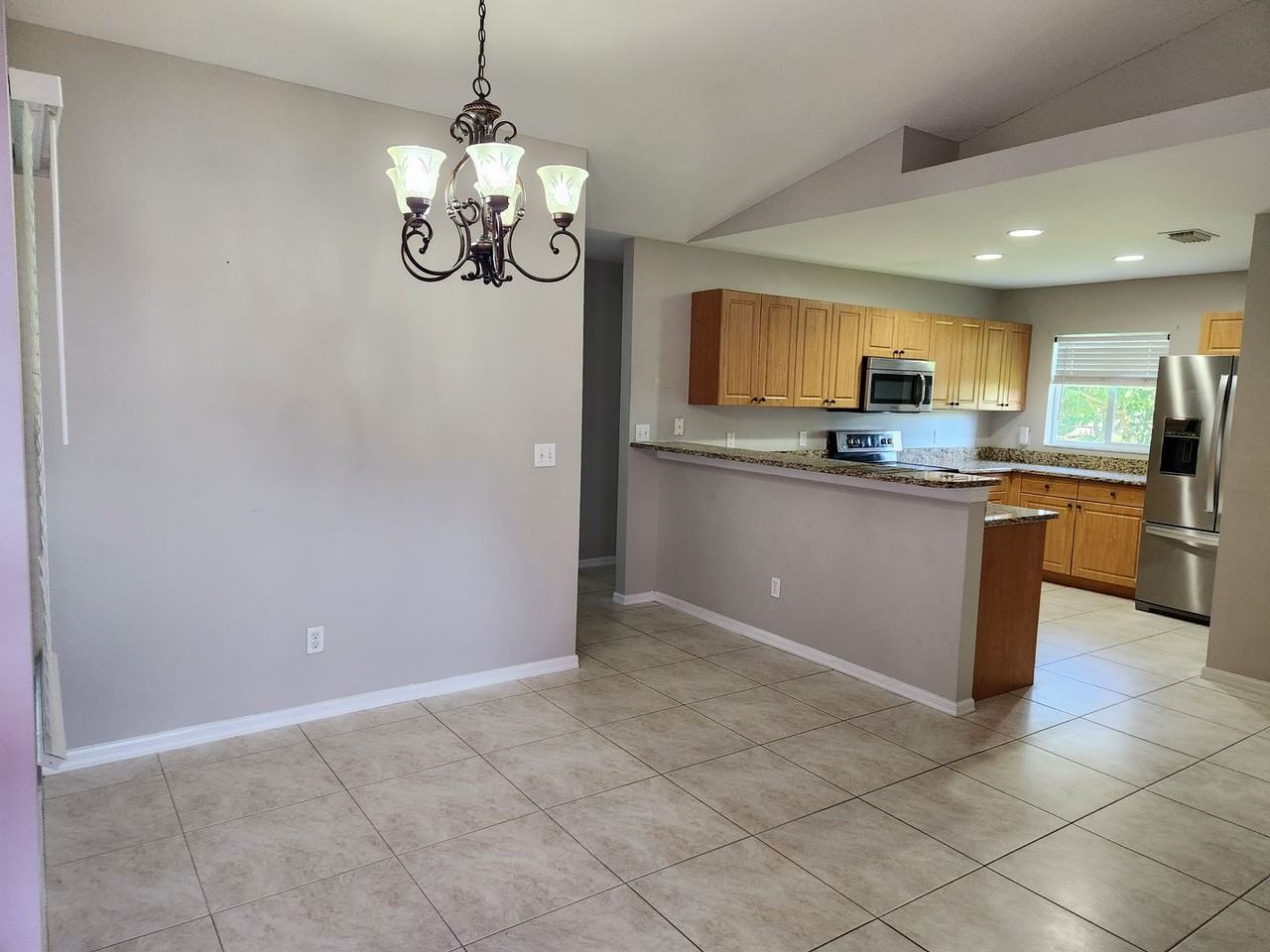 567 Charwood Ave S - Photo 5 of 19