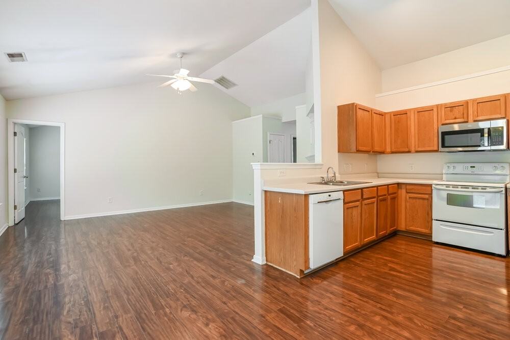 1011 Tiger Eye Ave - Photo 6 of 17