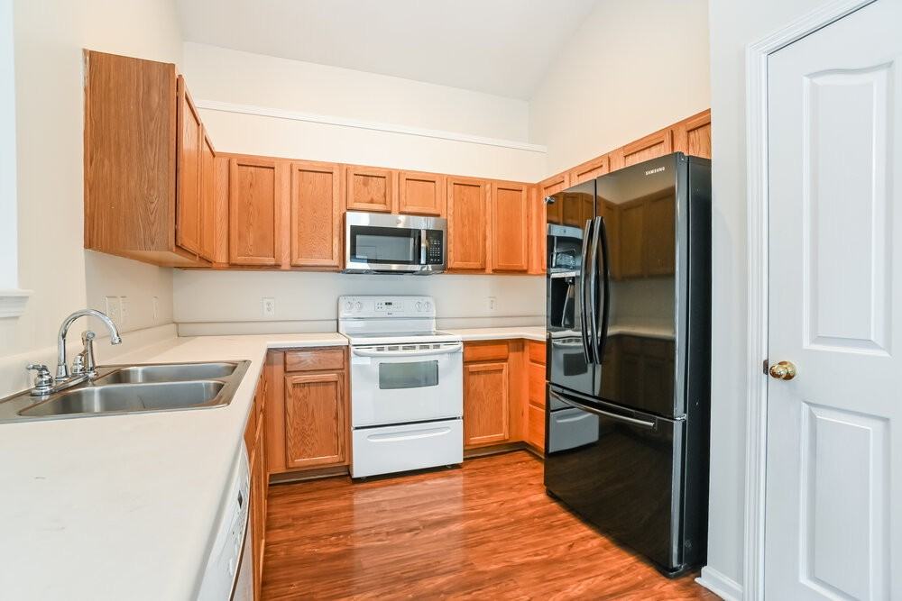 1011 Tiger Eye Ave - Photo 7 of 17