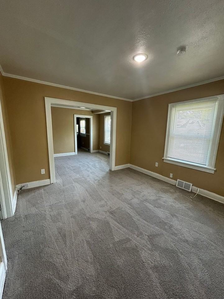 5045 Bellefontaine Ave - Photo 3 of 13