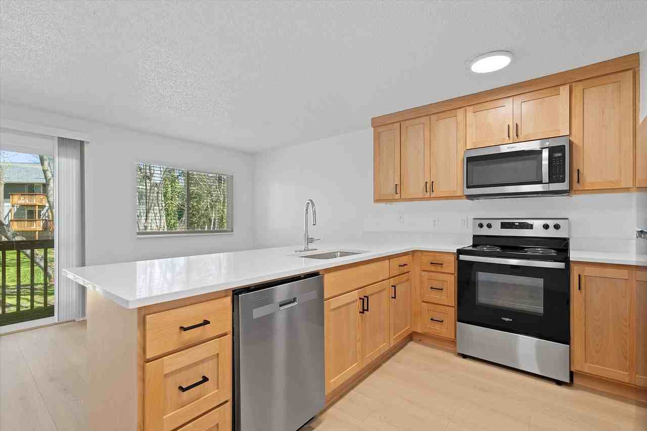 10420 Sw Kennedy St - Photo 3 of 28