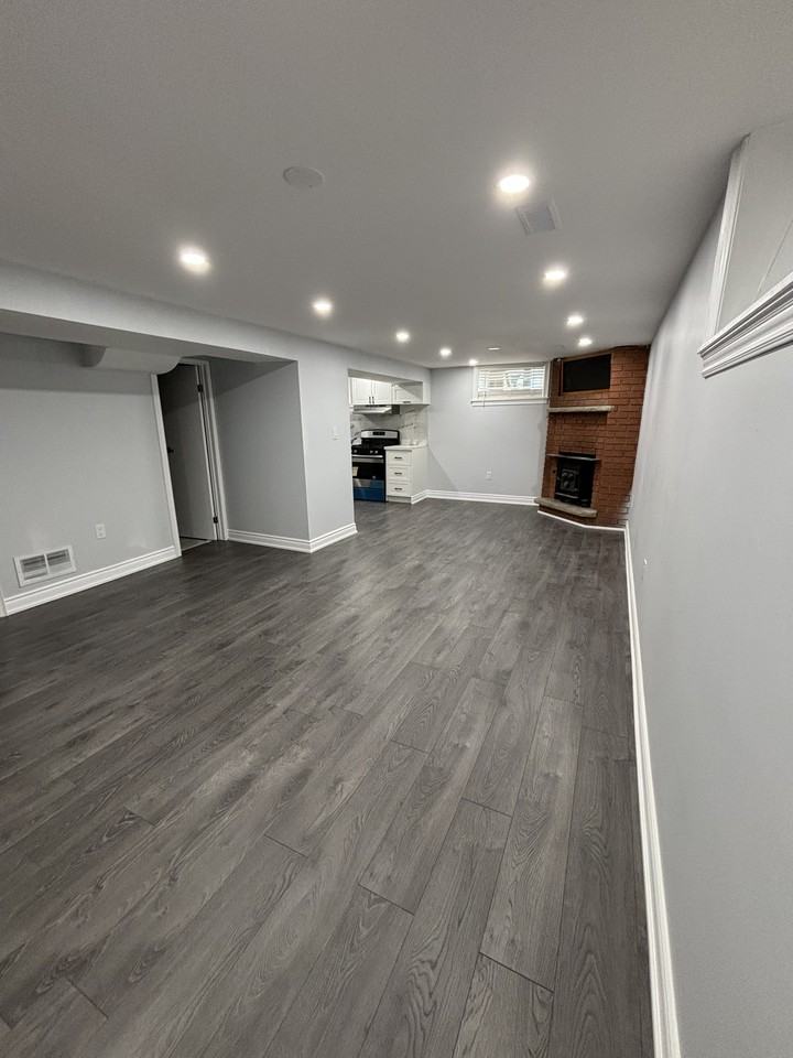 73 Aloma Crescent - Photo 2 of 10