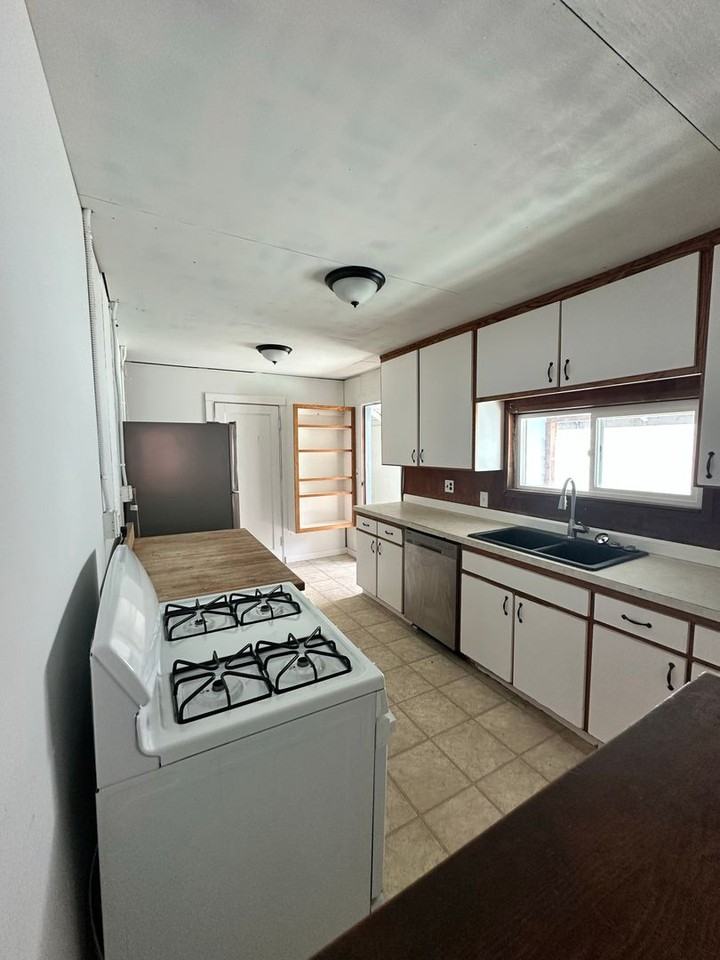 503 S Main St - Photo 3 of 20