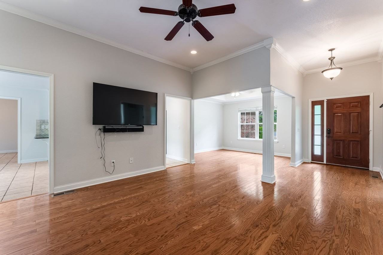 32 Latshaw Dr - Photo 3 of 29