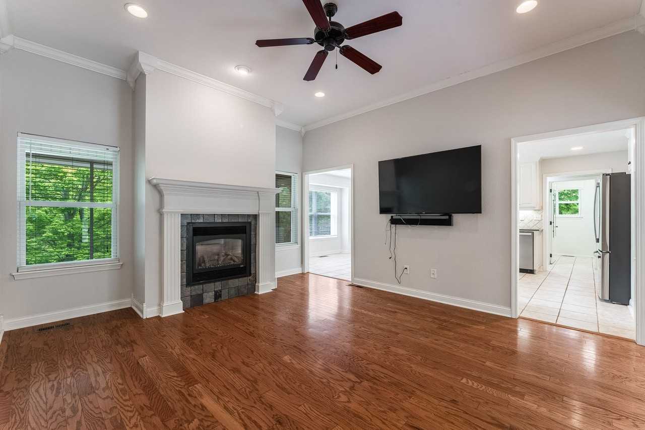 32 Latshaw Dr - Photo 5 of 29