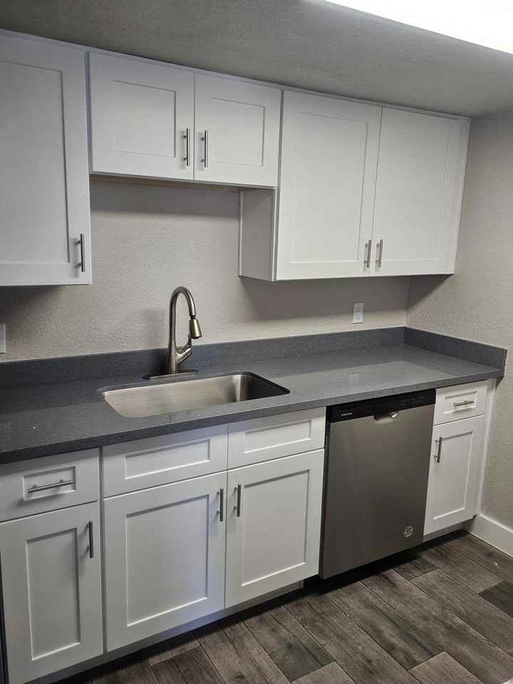 4225 E University Dr - Photo 2 of 6