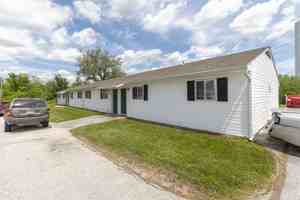 featured image of 701 W Cunningham Dr #1