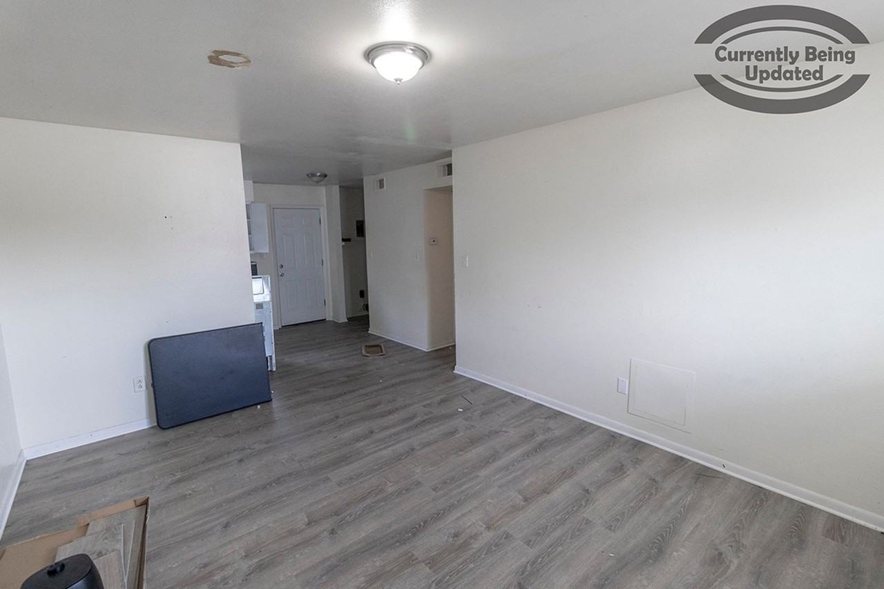 701 W Cunningham Dr #1 - Photo 3 of 13