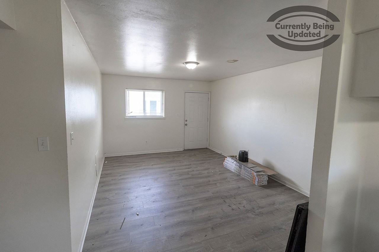 701 W Cunningham Dr #1 - Photo 4 of 13