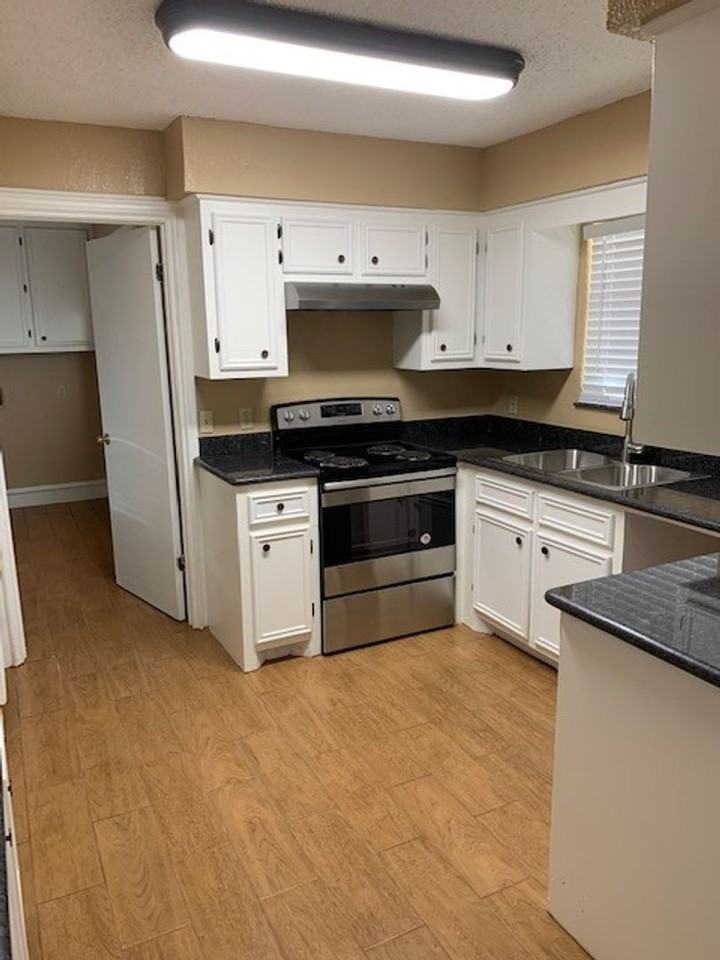 3005 Pelican Ave - Photo 2 of 12