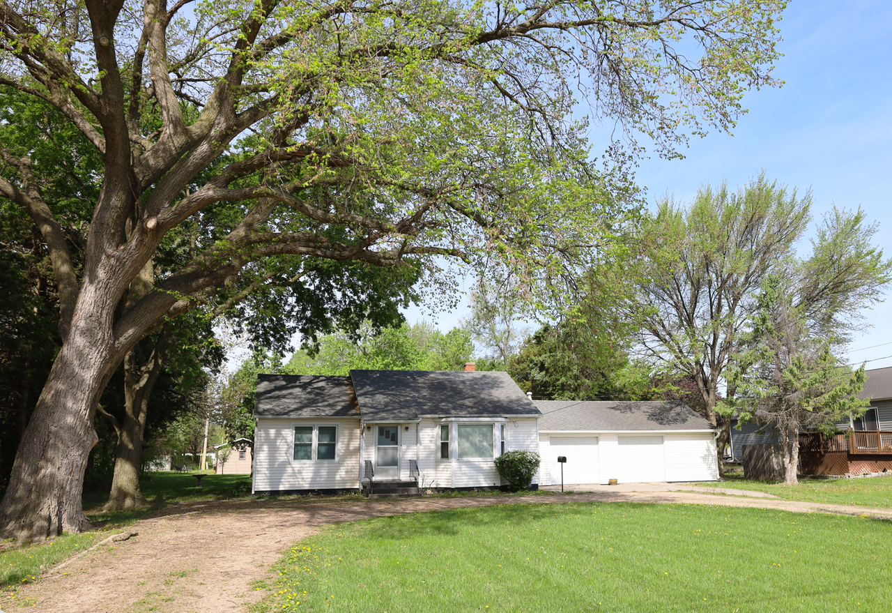 214 S Shady Bend Rd - Photo 2 of 14