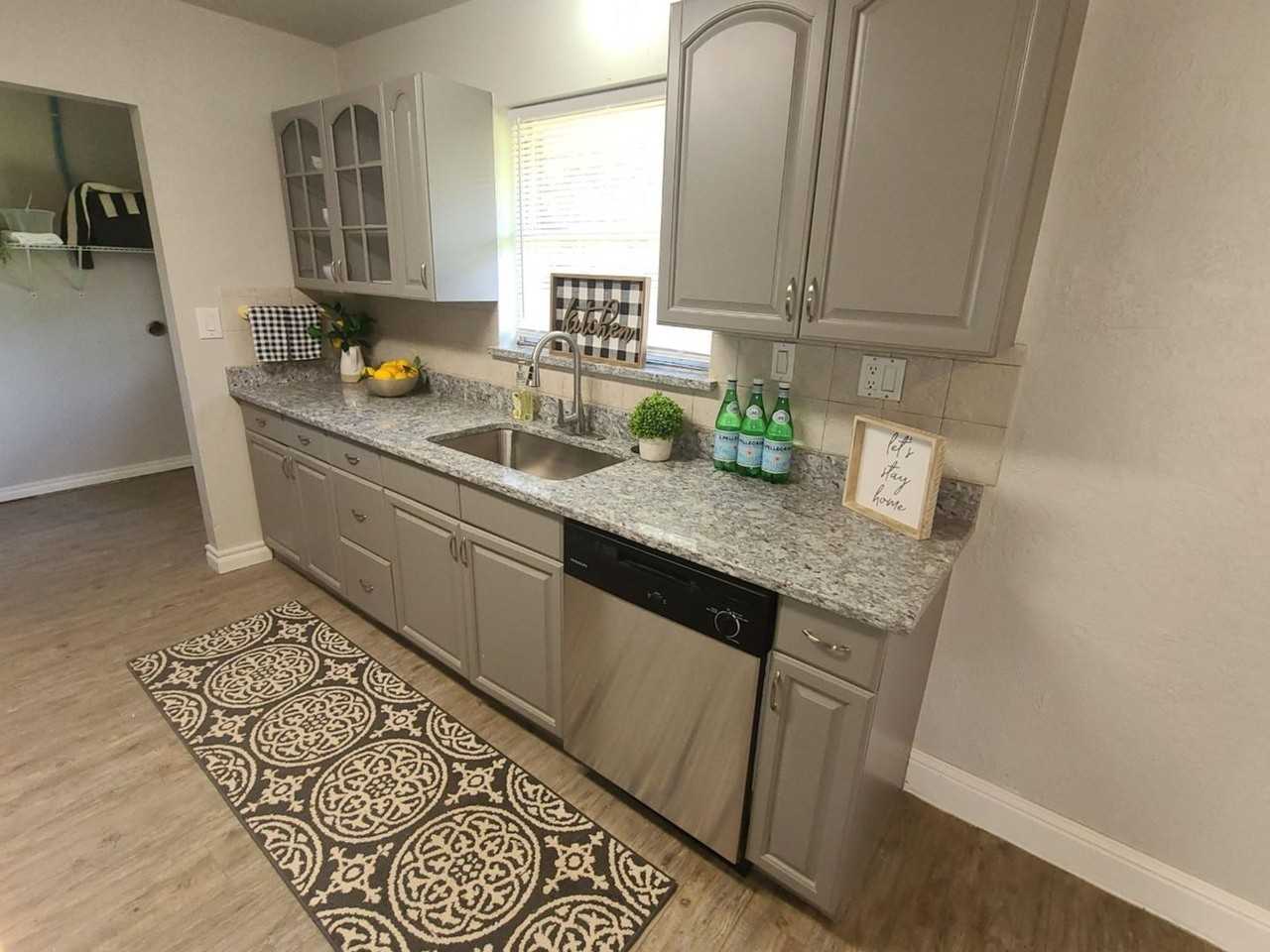 1505 Sw 65th St - Photo 3 of 16