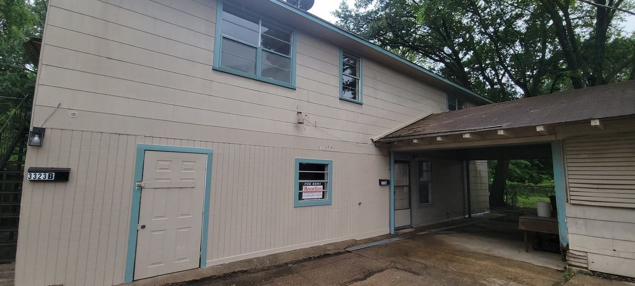 3323 Adrian St - Photo 3 of 17