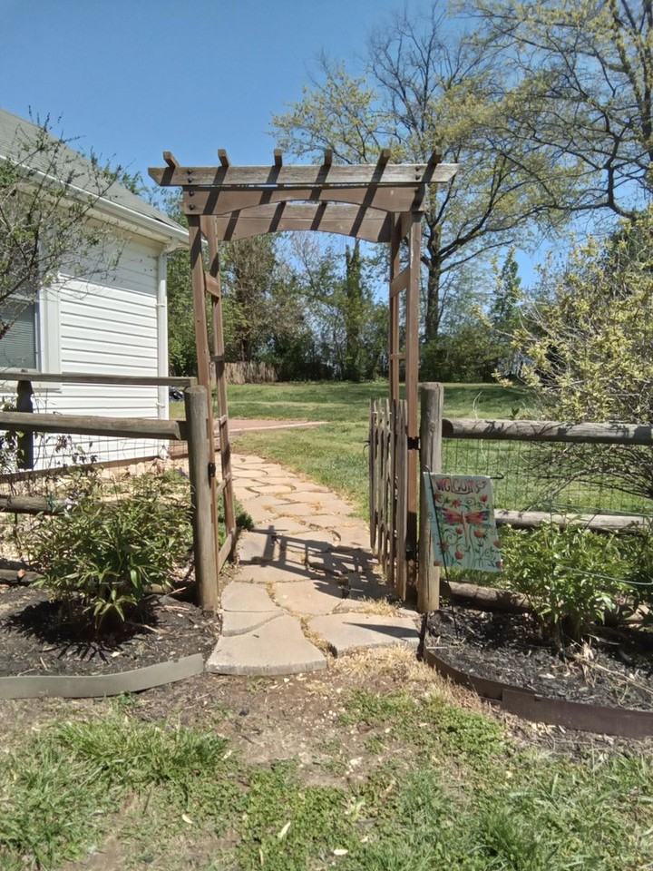 1338 Englewood St - Photo 3 of 27