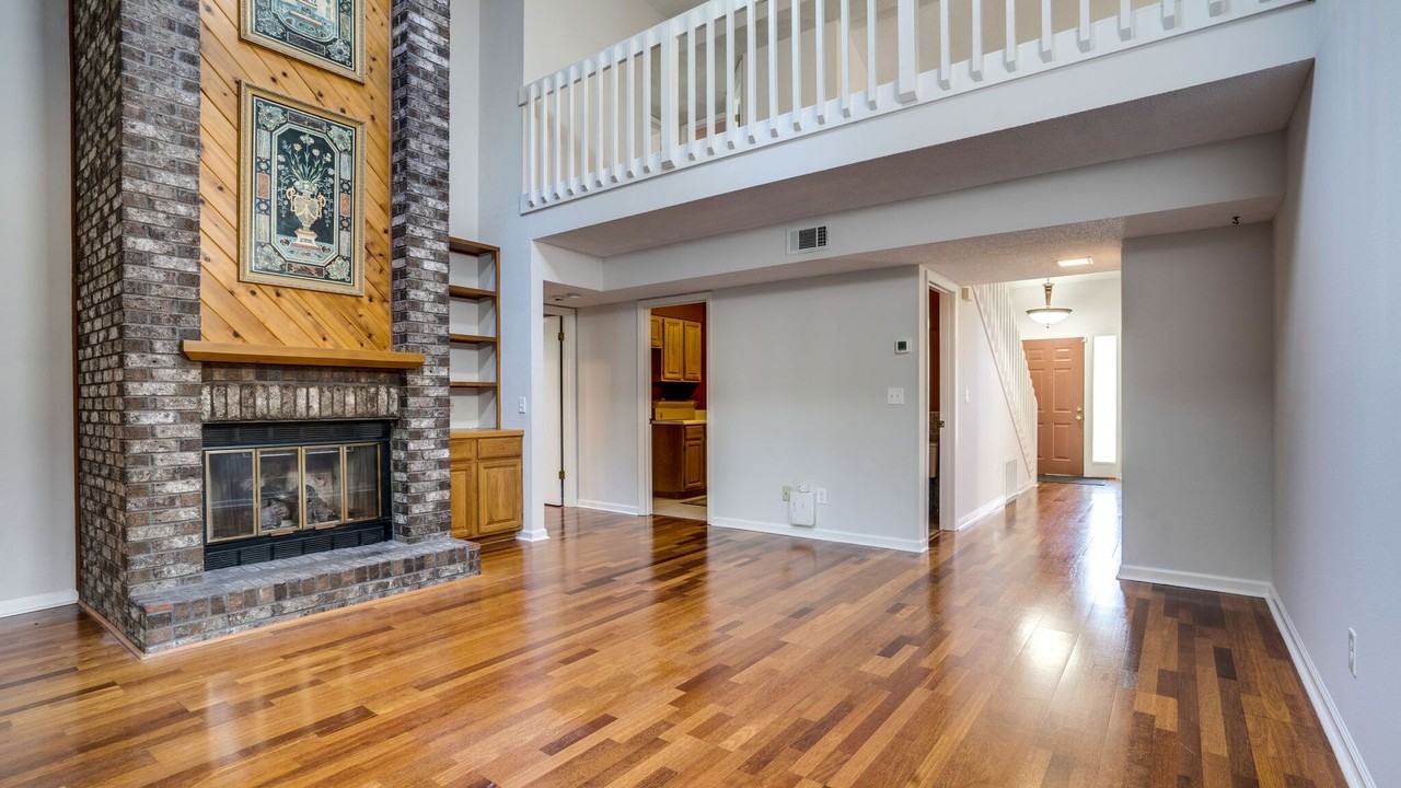 213 Bayberry Dr - Photo 7 of 34