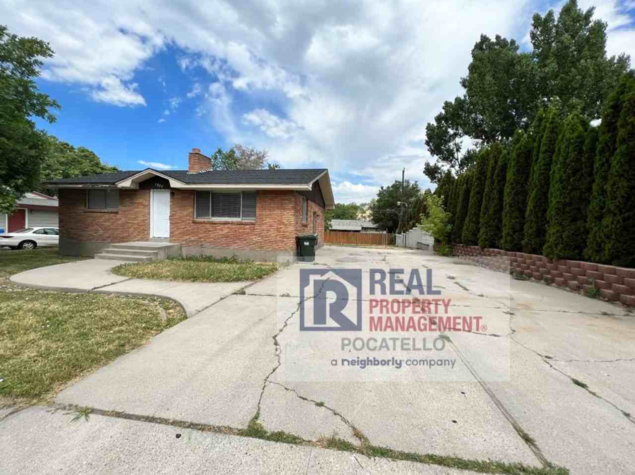 1022 Deon Dr - Photo 2 of 33