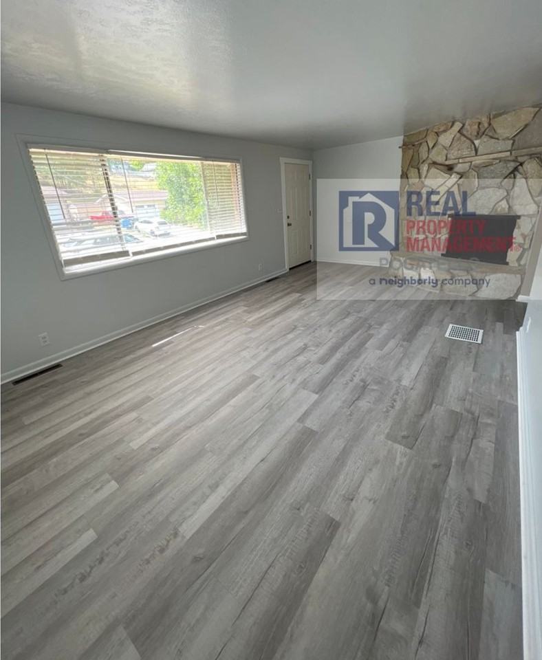 1022 Deon Dr - Photo 4 of 33