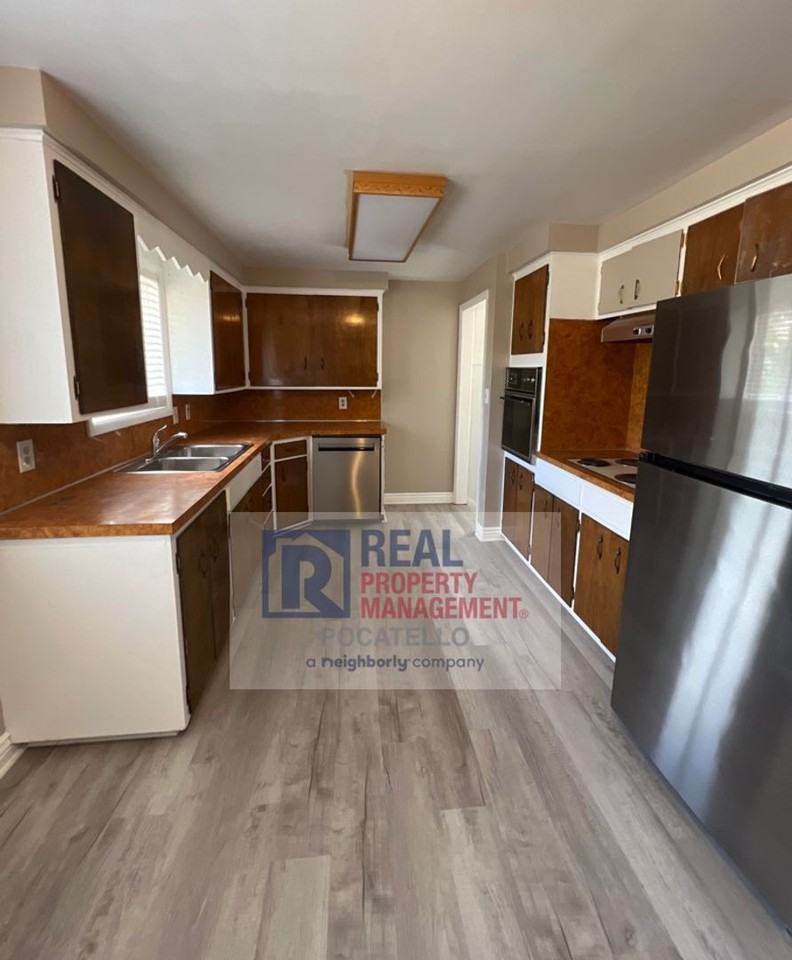 1022 Deon Dr - Photo 6 of 33