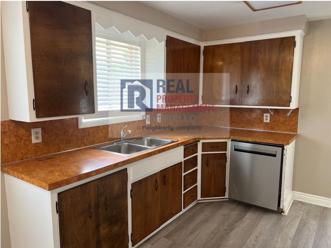 1022 Deon Dr - Photo 7 of 33