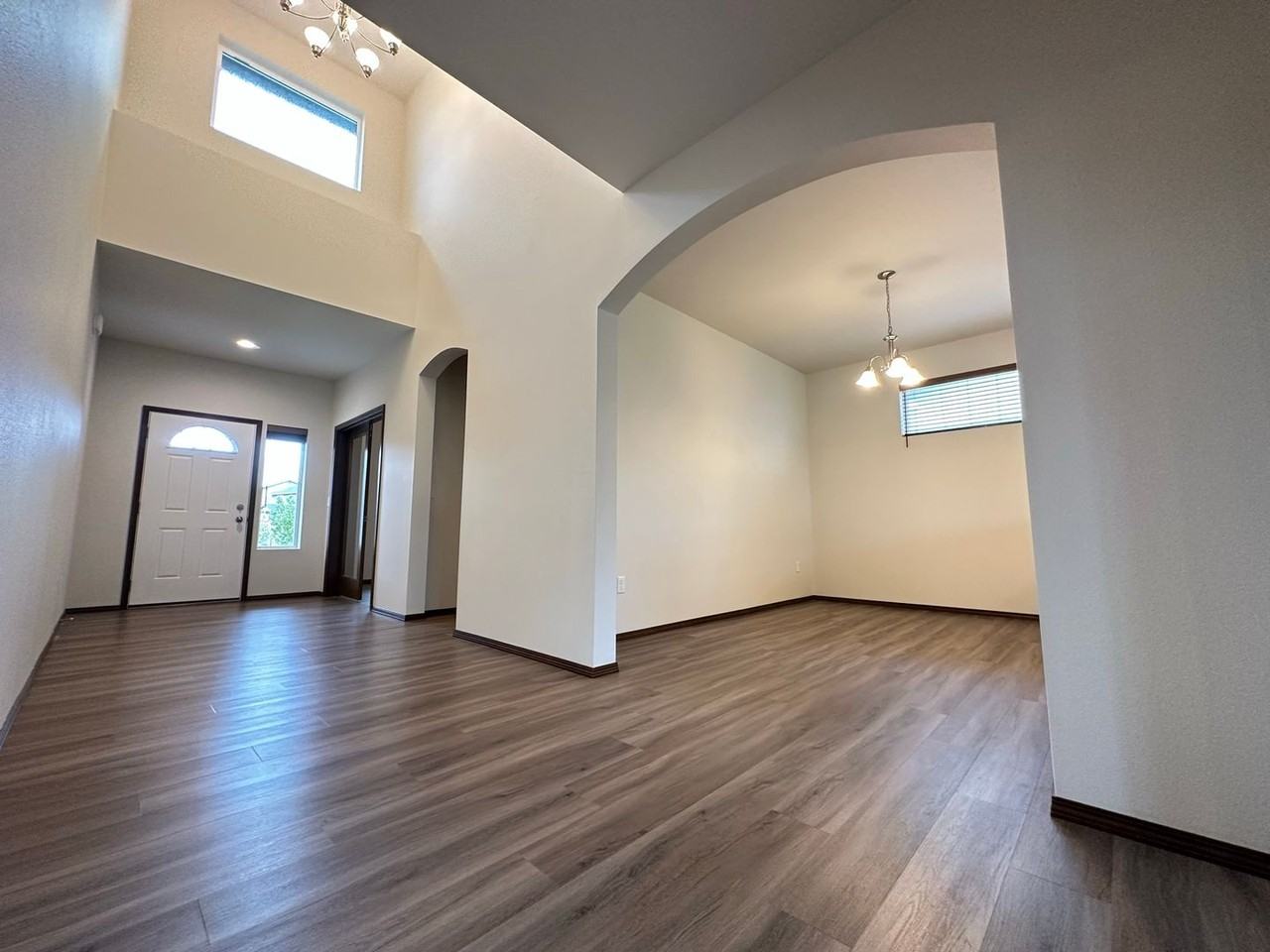 2104 W Sunnyview Ln - Photo 2 of 50