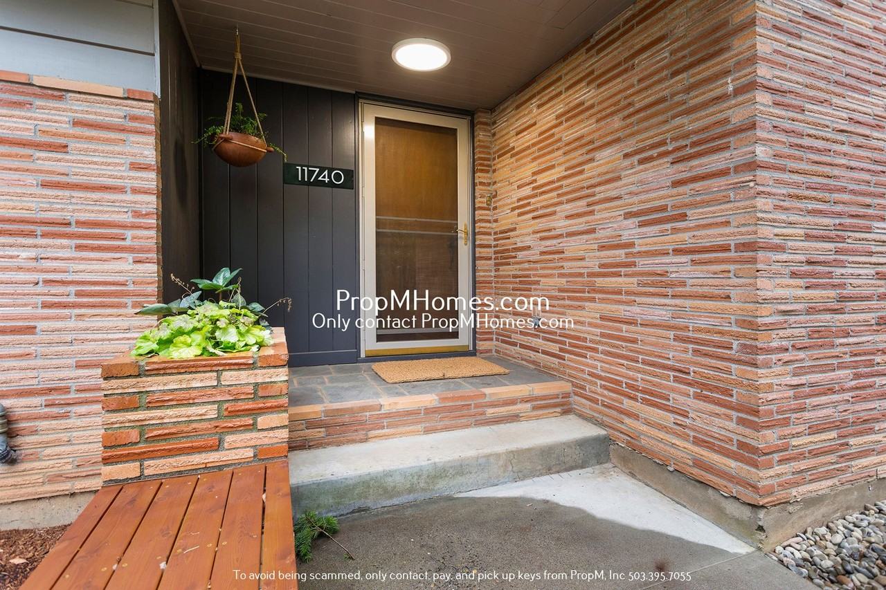 11740 Se Orient Dr - Photo 2 of 33