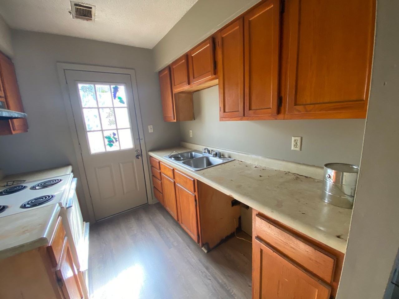 908 Warner Ave - Photo 3 of 6