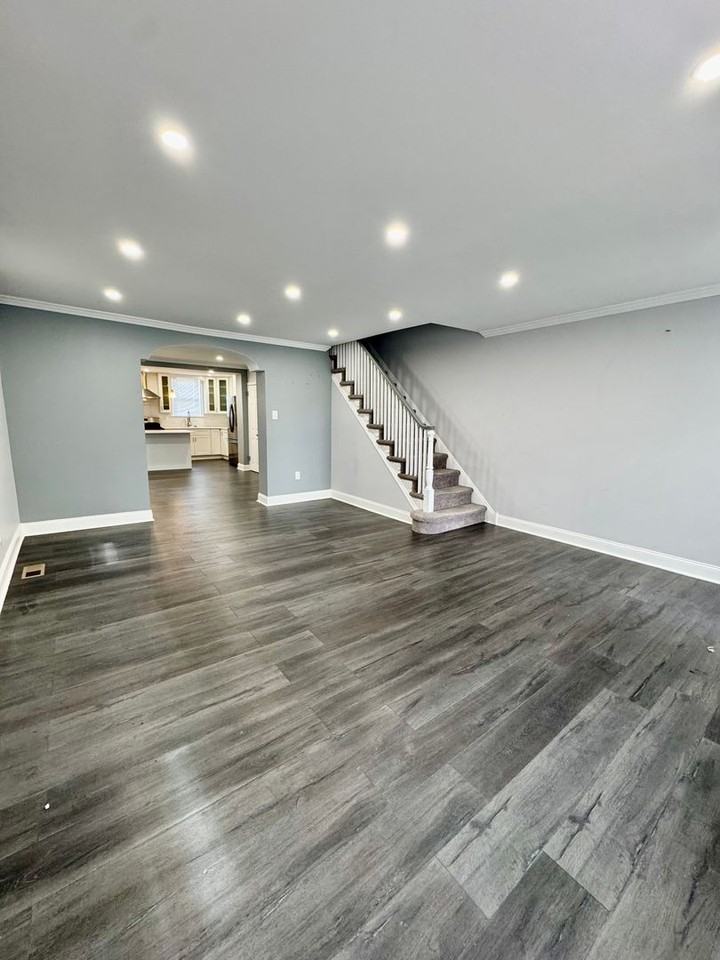 1005 E Dorset St - Photo 2 of 24