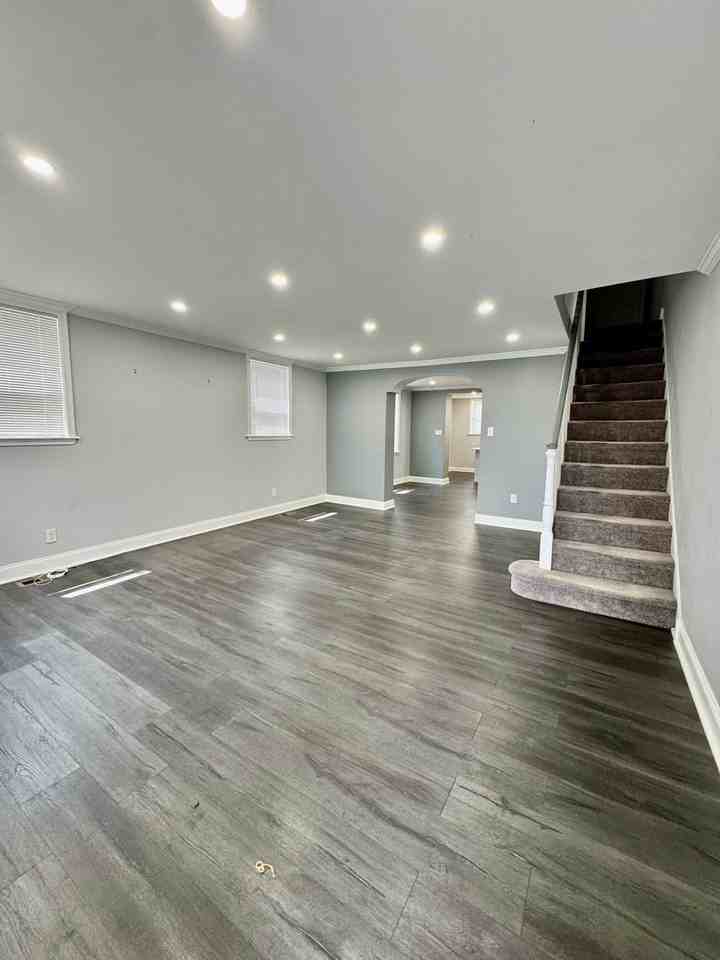 1005 E Dorset St - Photo 3 of 24